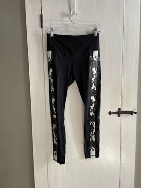 ATHLETA ELATION Black 7/8 Tight with White and Gray Rose Side Stripe Size S